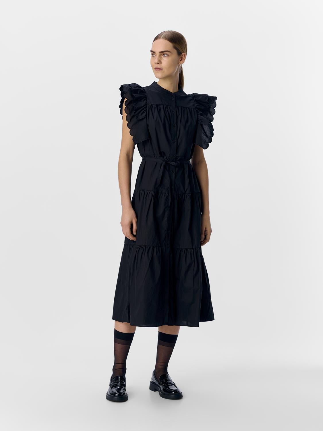 model_shot-front