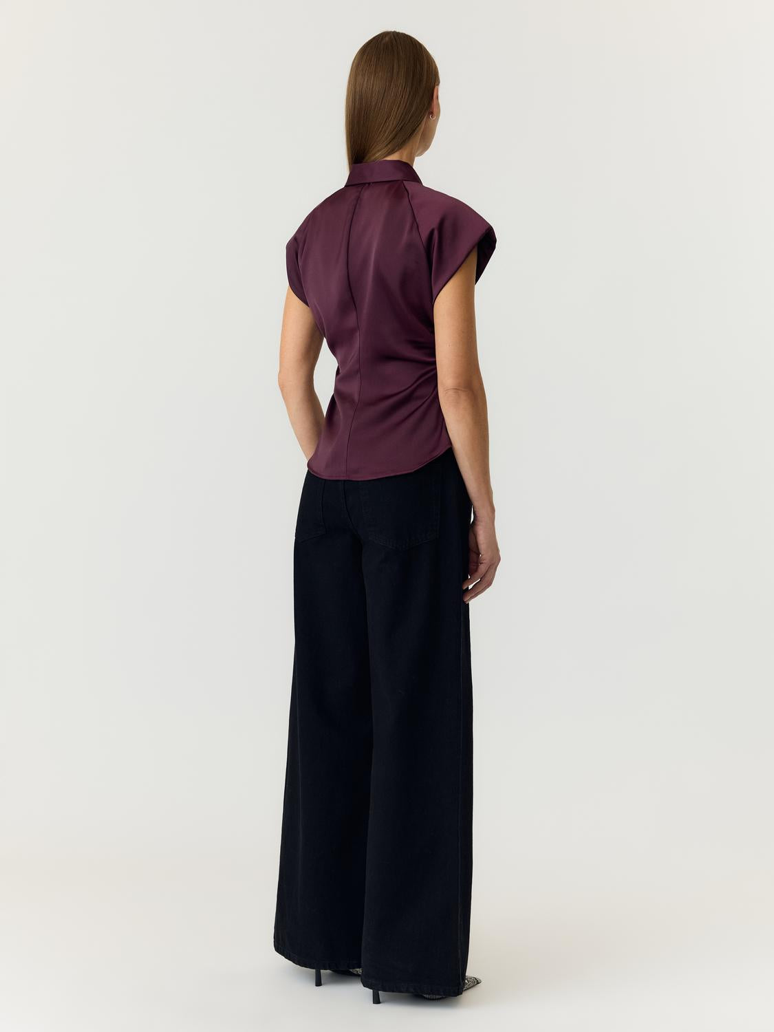 model_shot-back