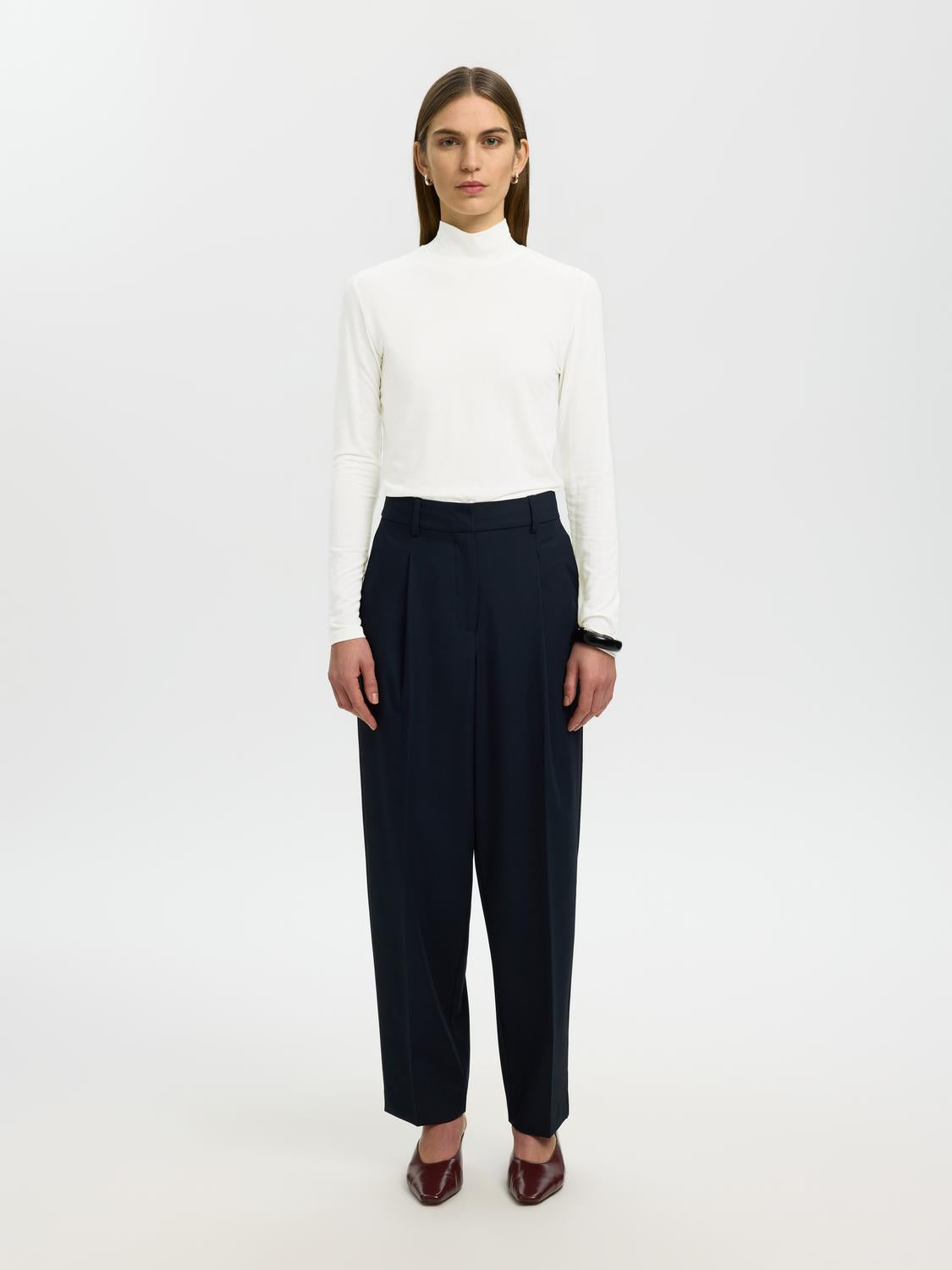 model_shot-front_full