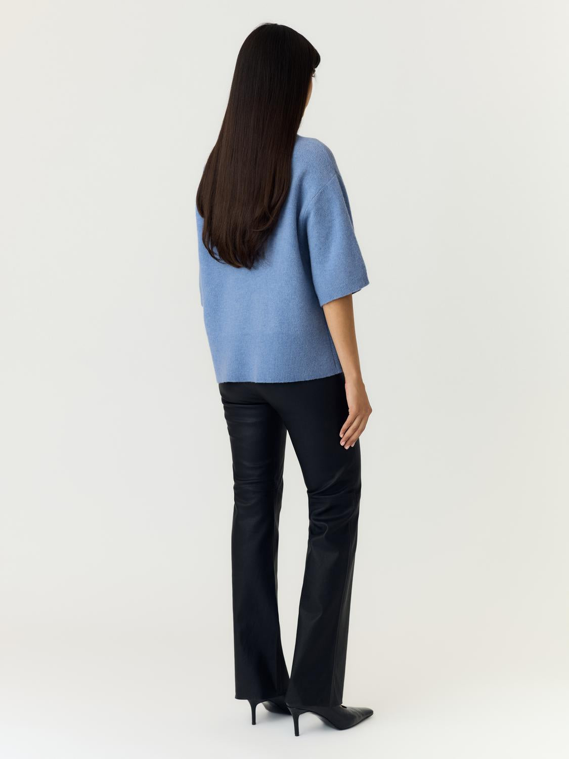model_shot-back