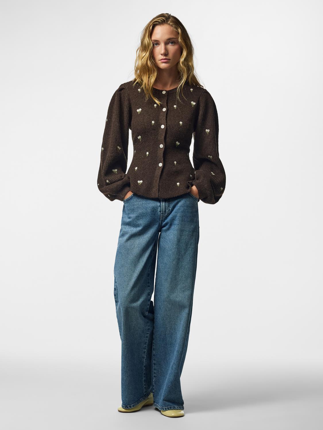 model_shot-front_full
