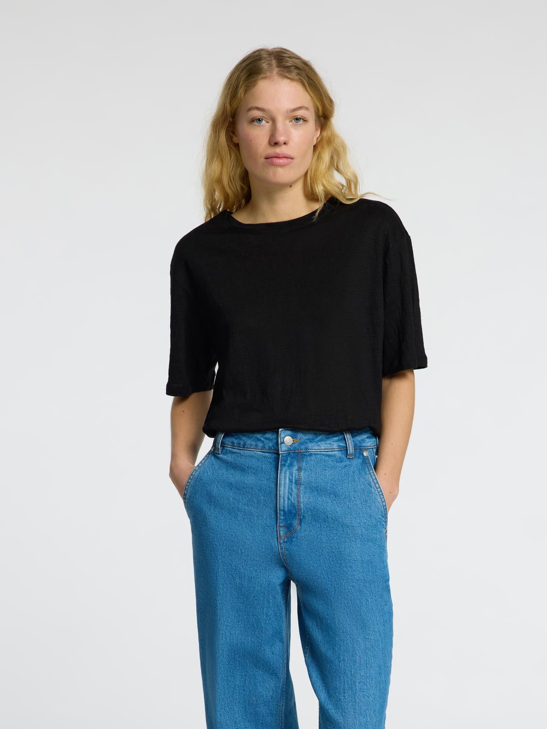 model_shot-front