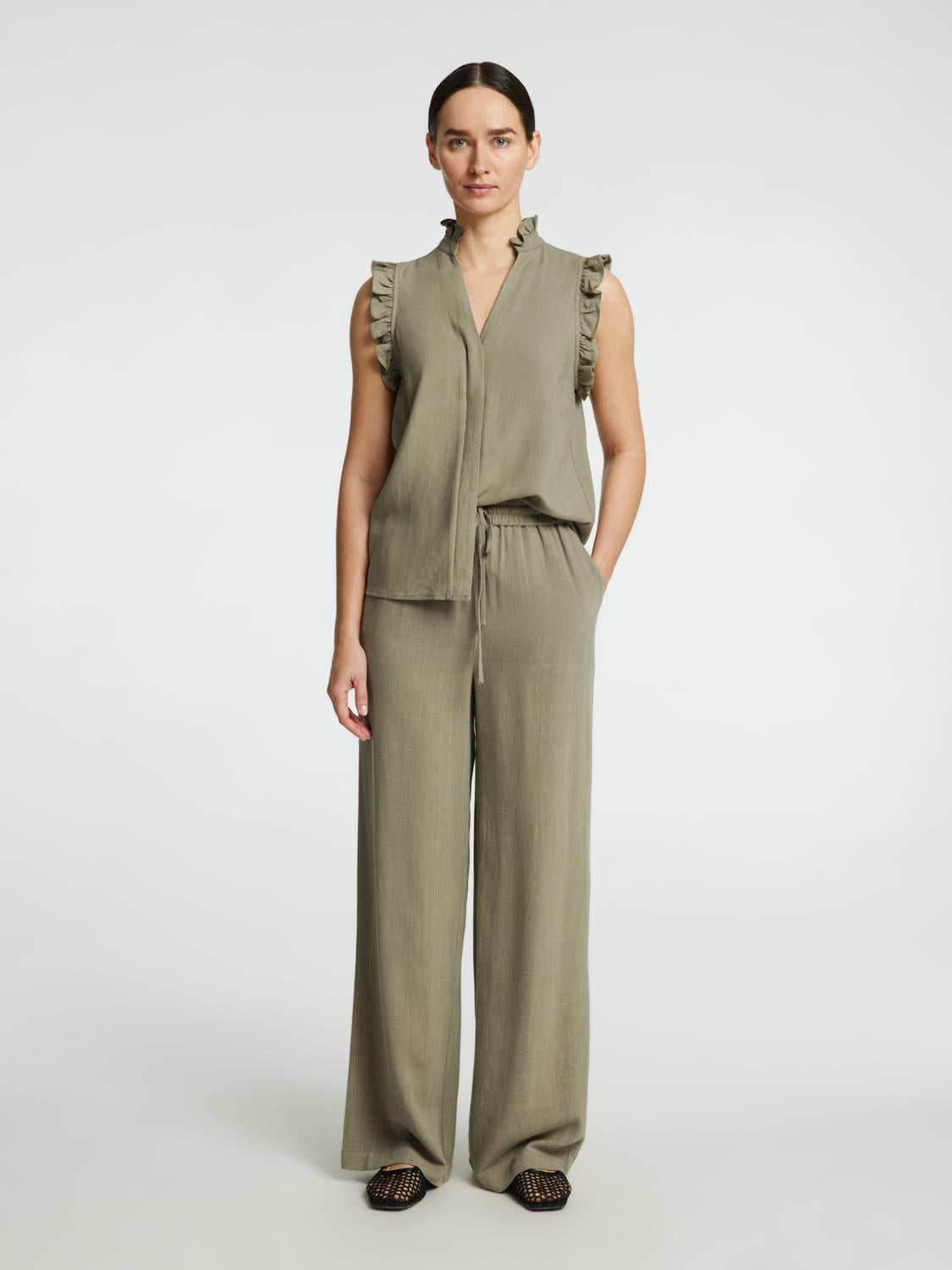 model_shot-front_full