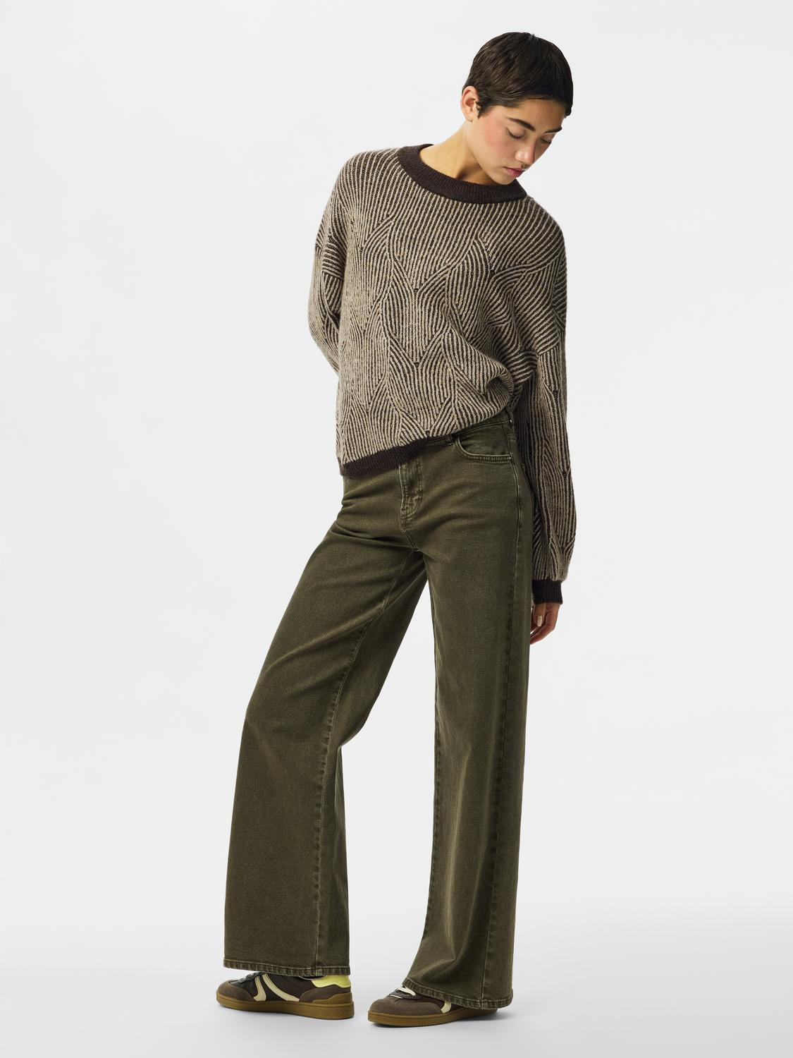 model_shot-front_full