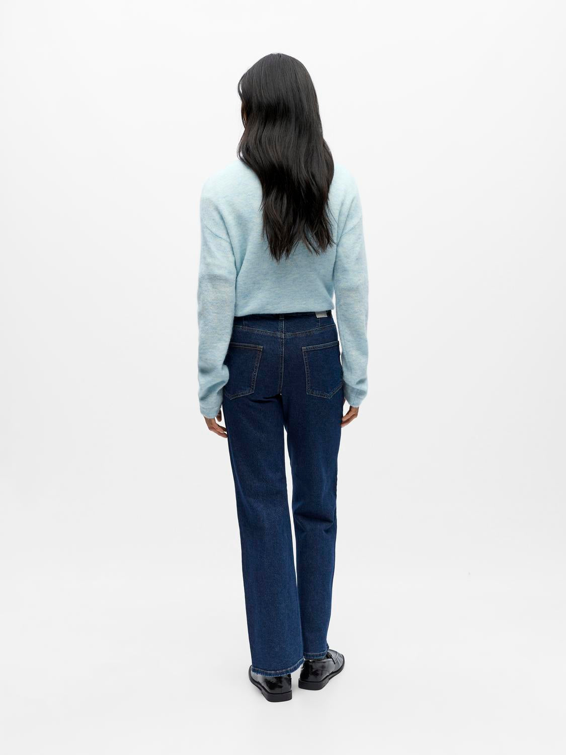 model_shot-back