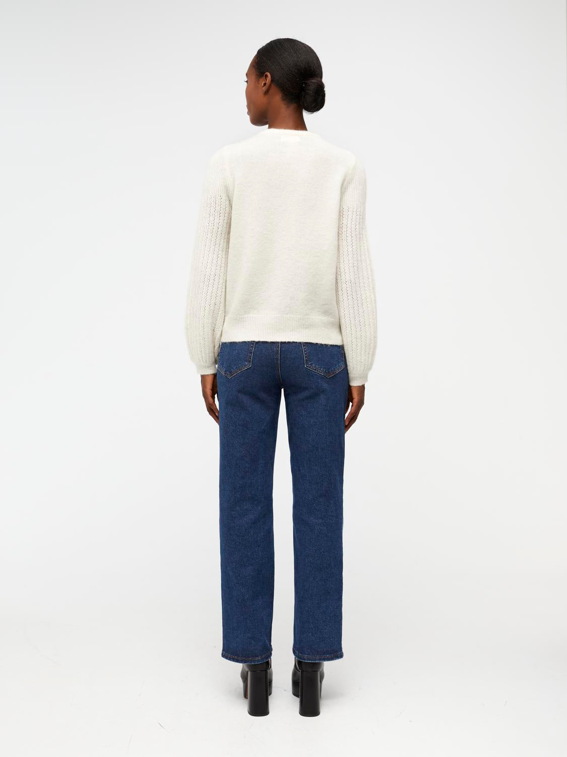 model_shot-back