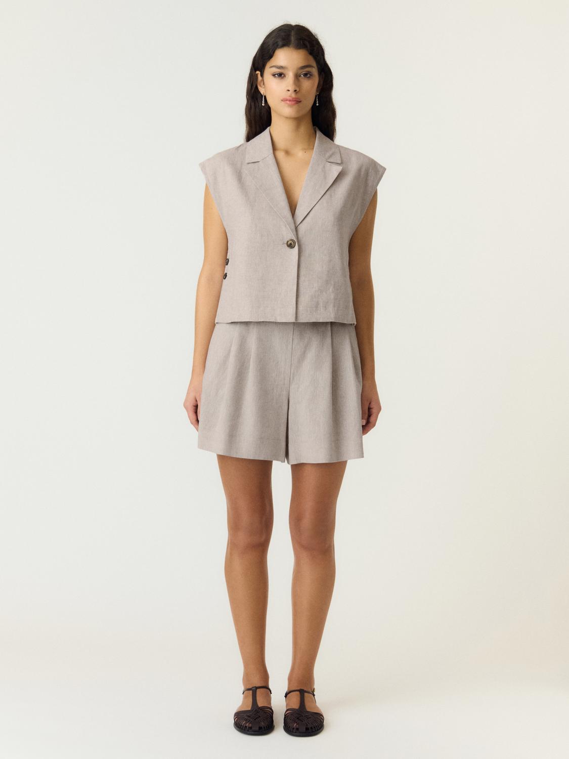model_shot-front_full