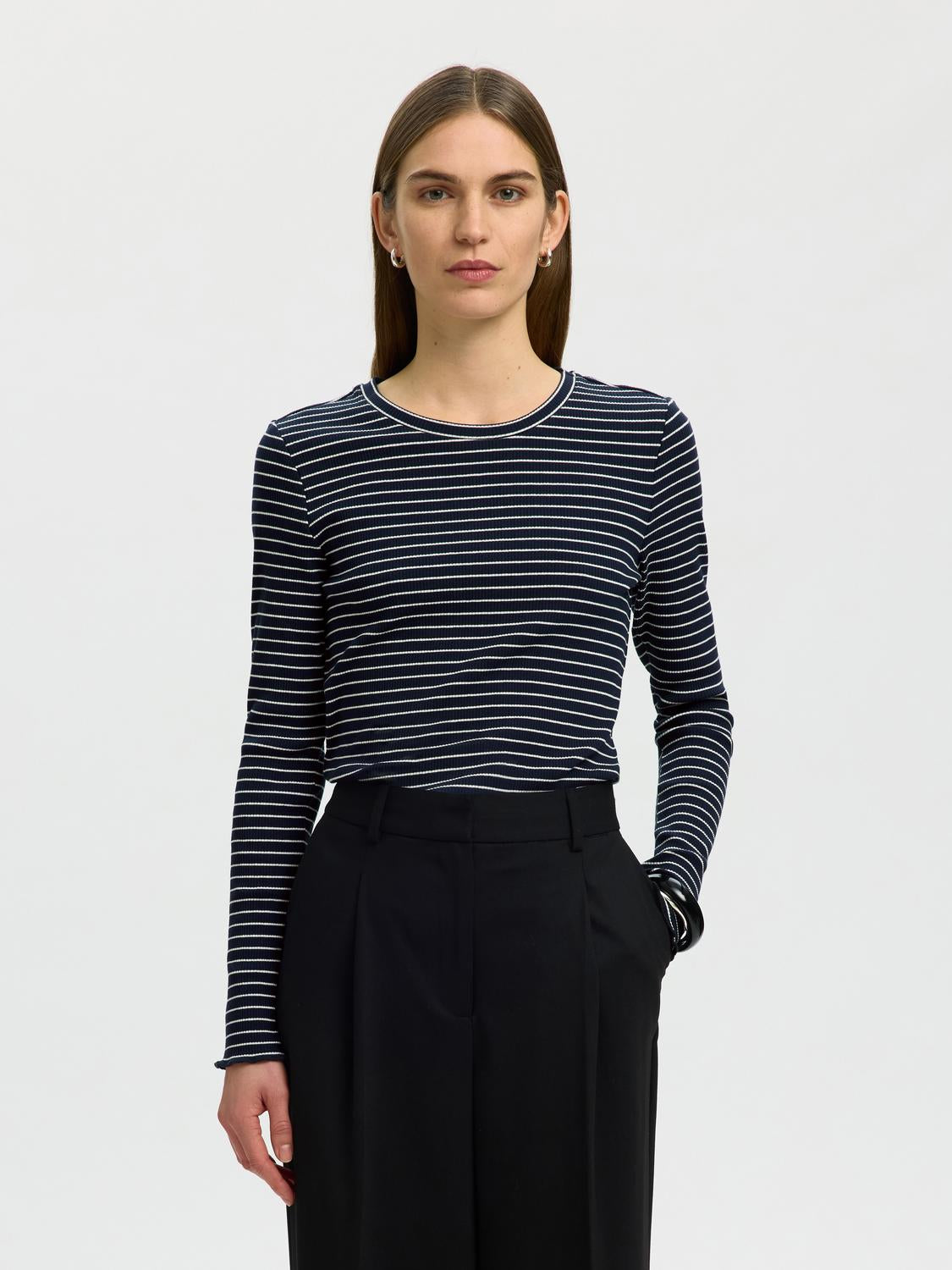 model_shot-front