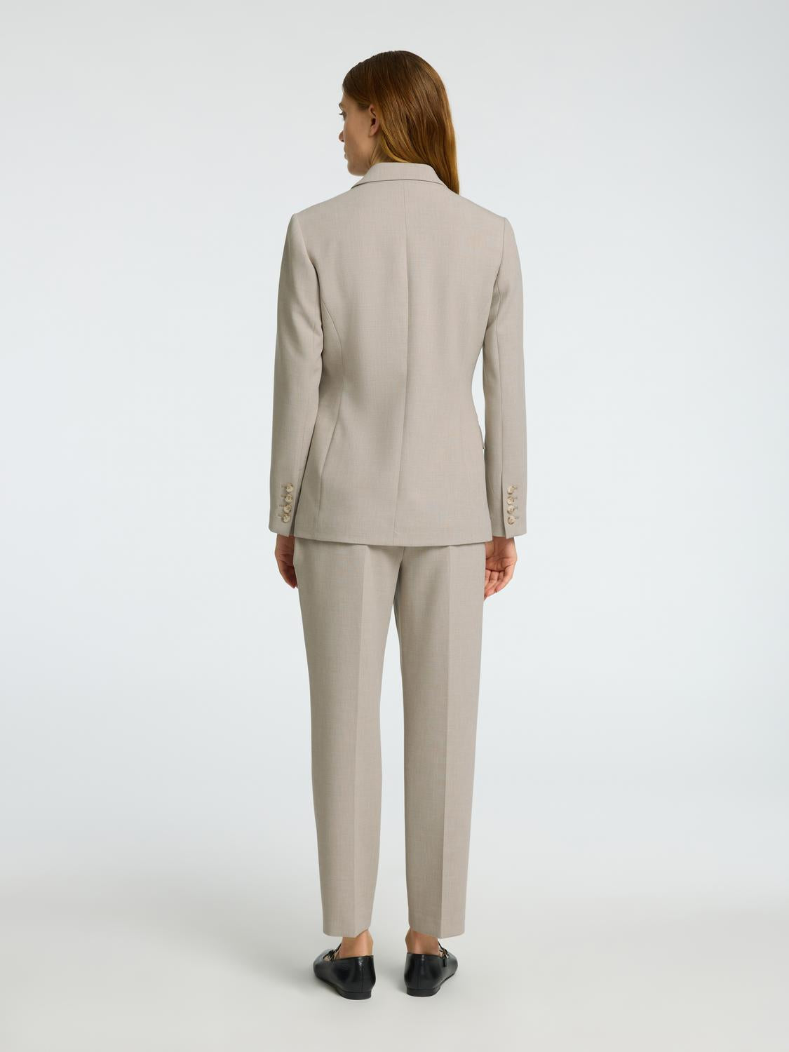 model_shot-back