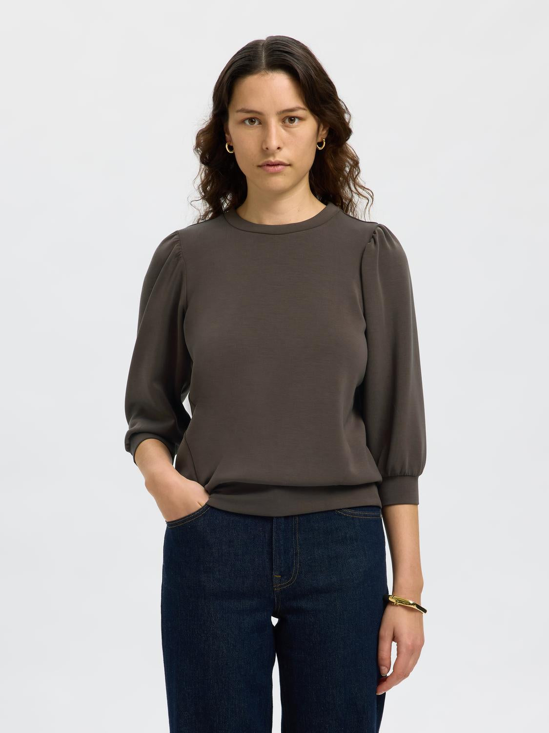 model_shot-front