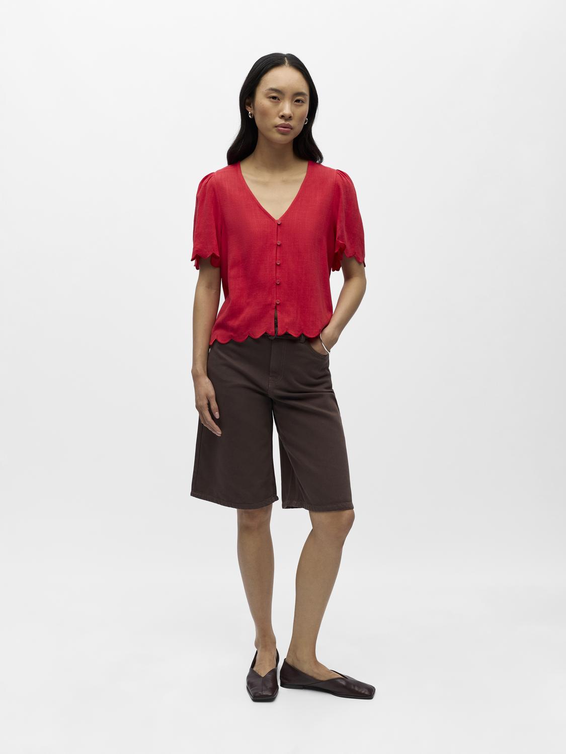 model_shot-front_full