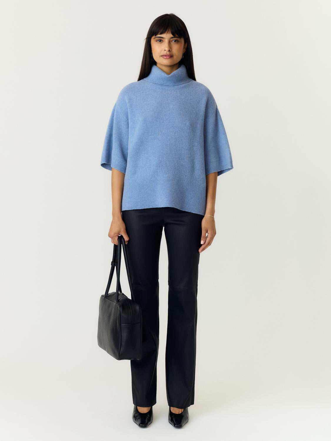 model_shot-front_full