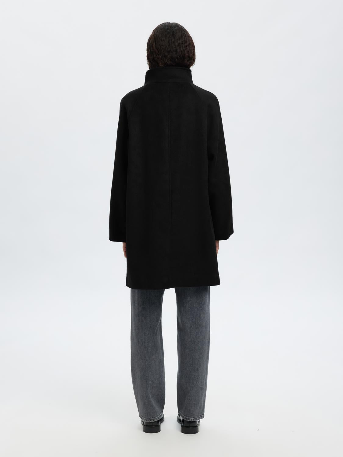 model_shot-back