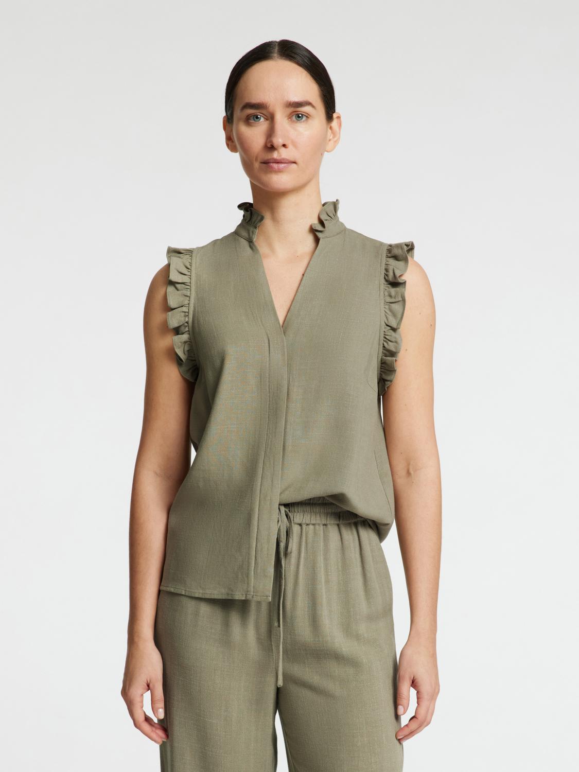model_shot-front