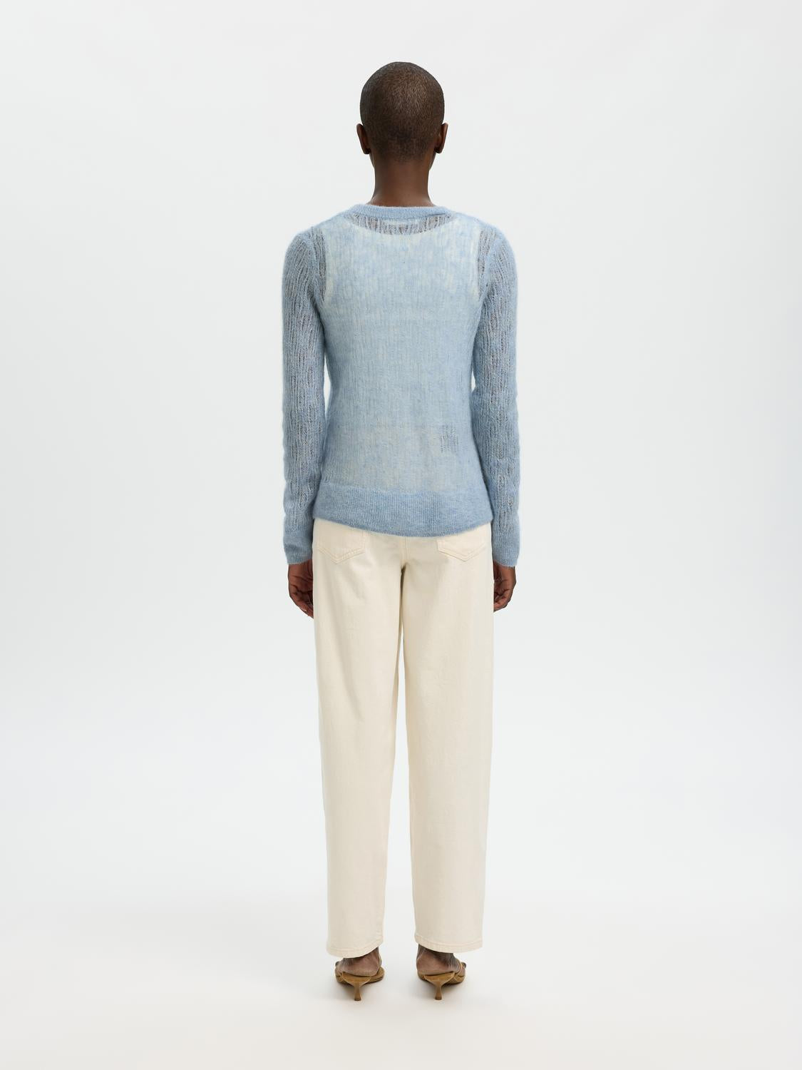 model_shot-back