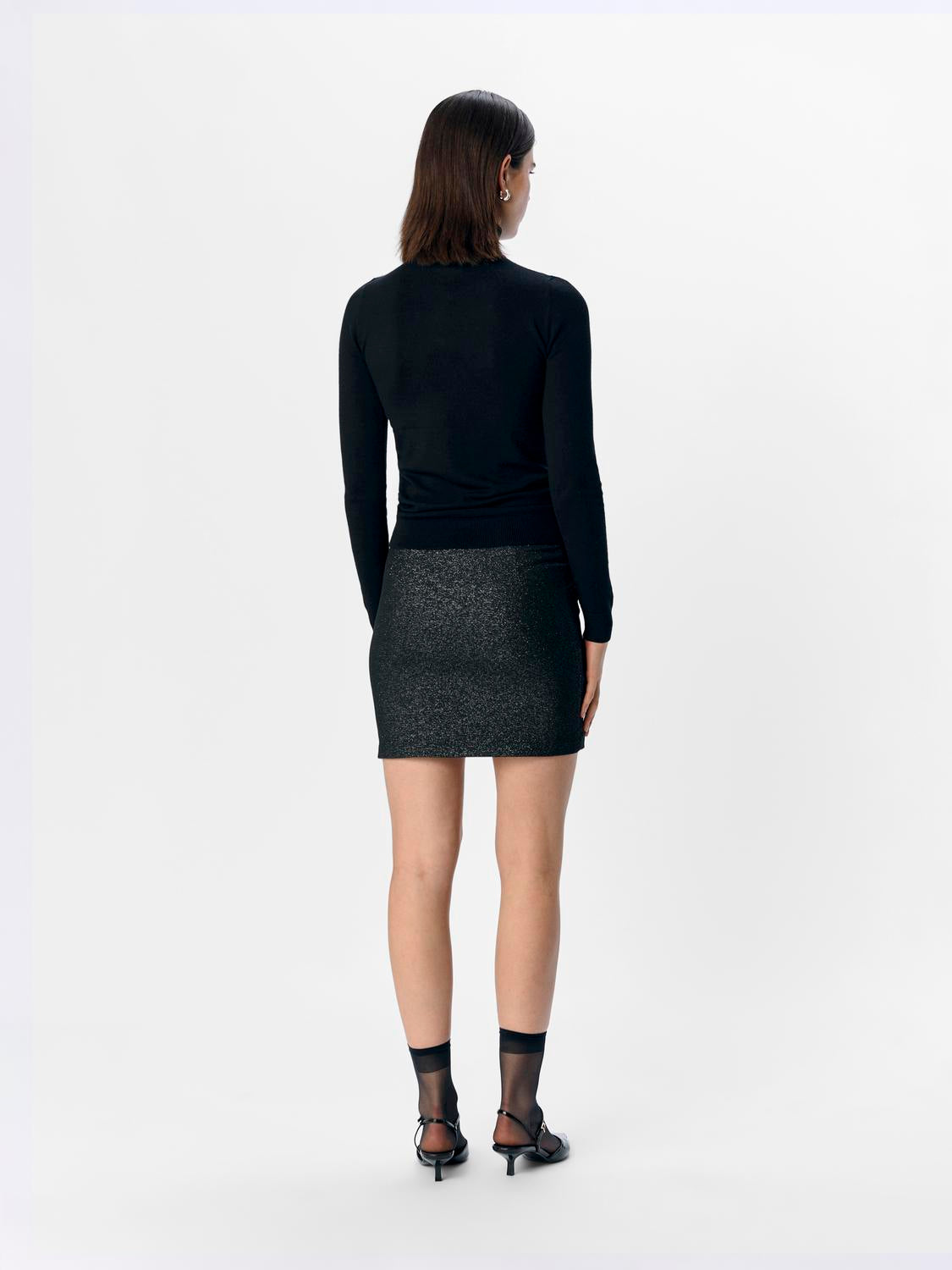 model_shot-back