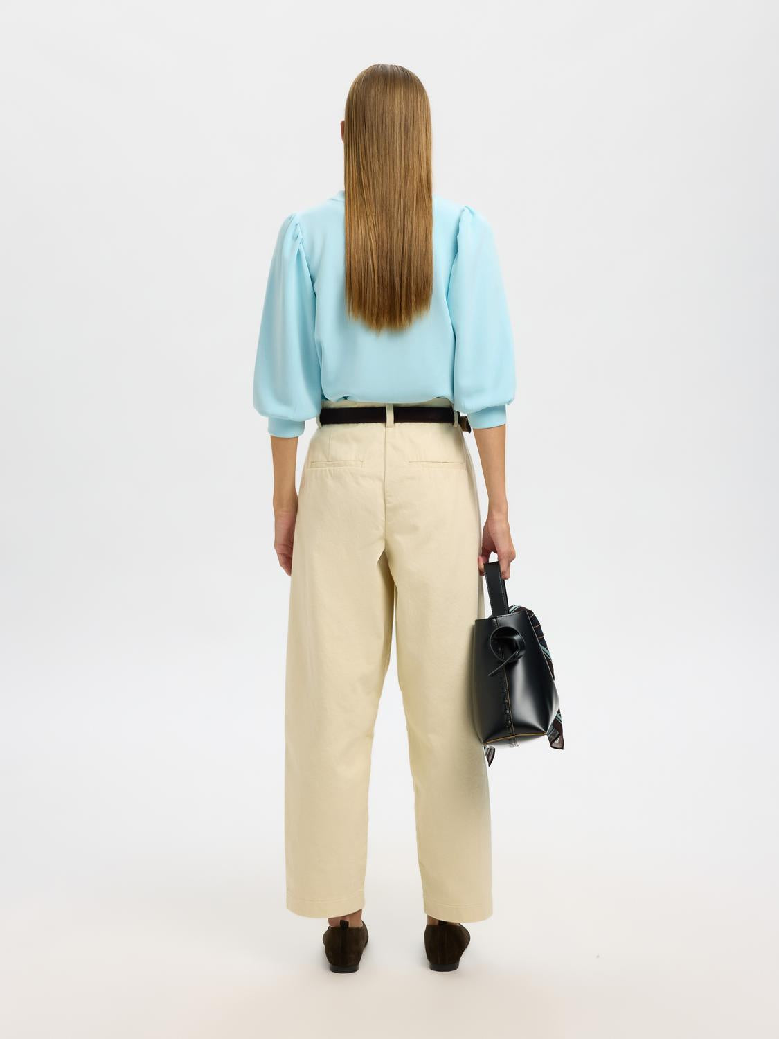 model_shot-back