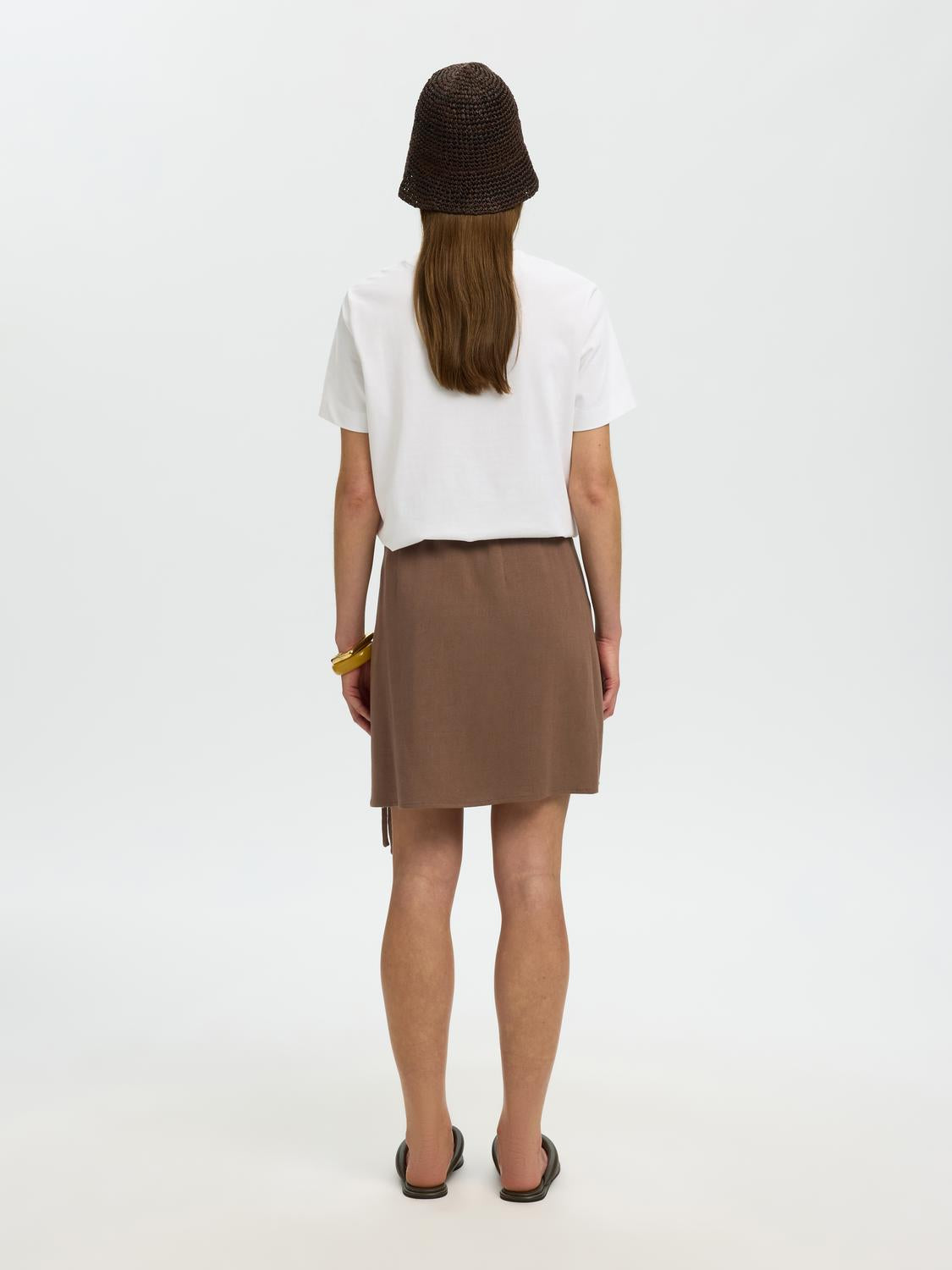 model_shot-back