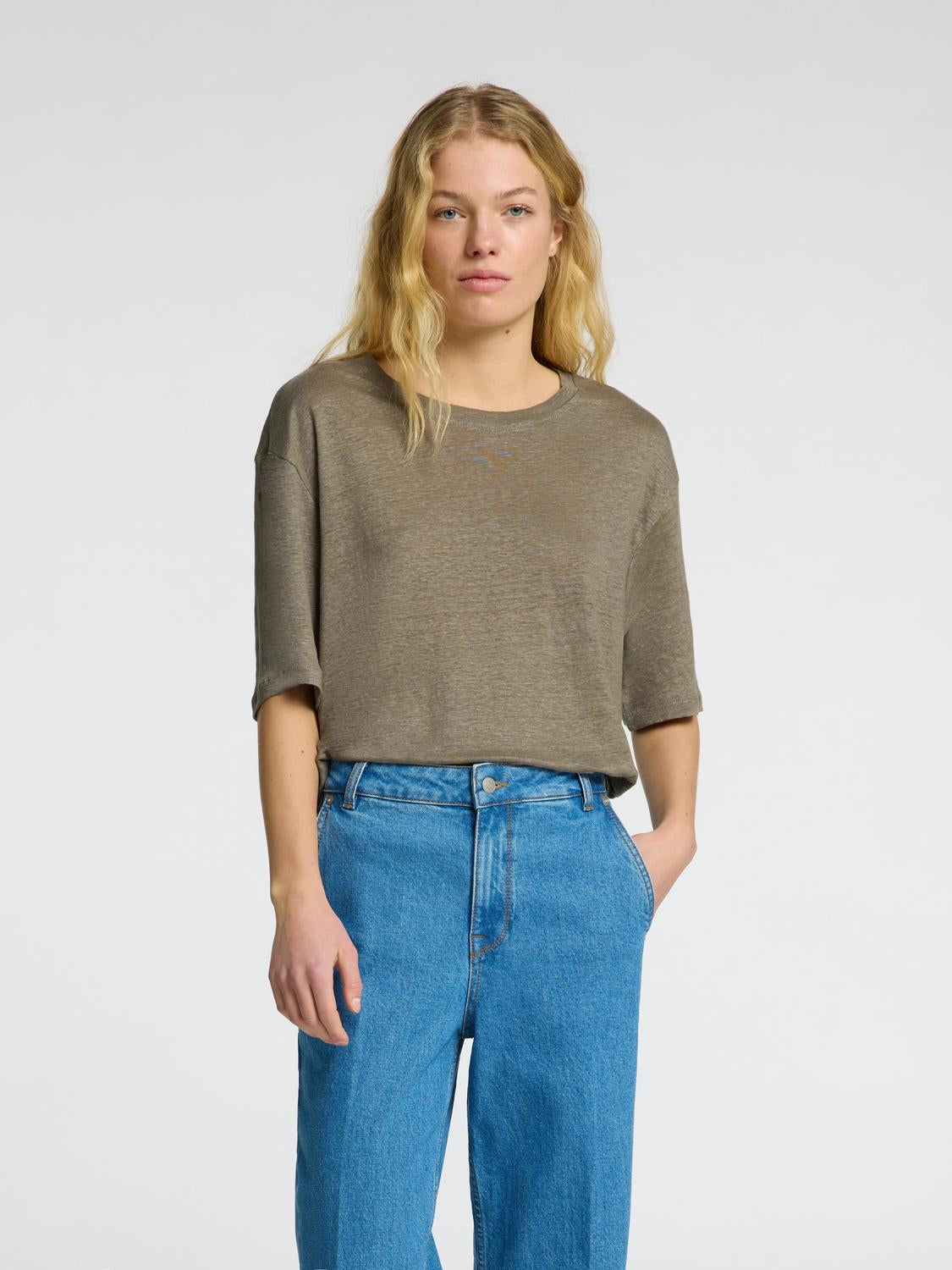 model_shot-front