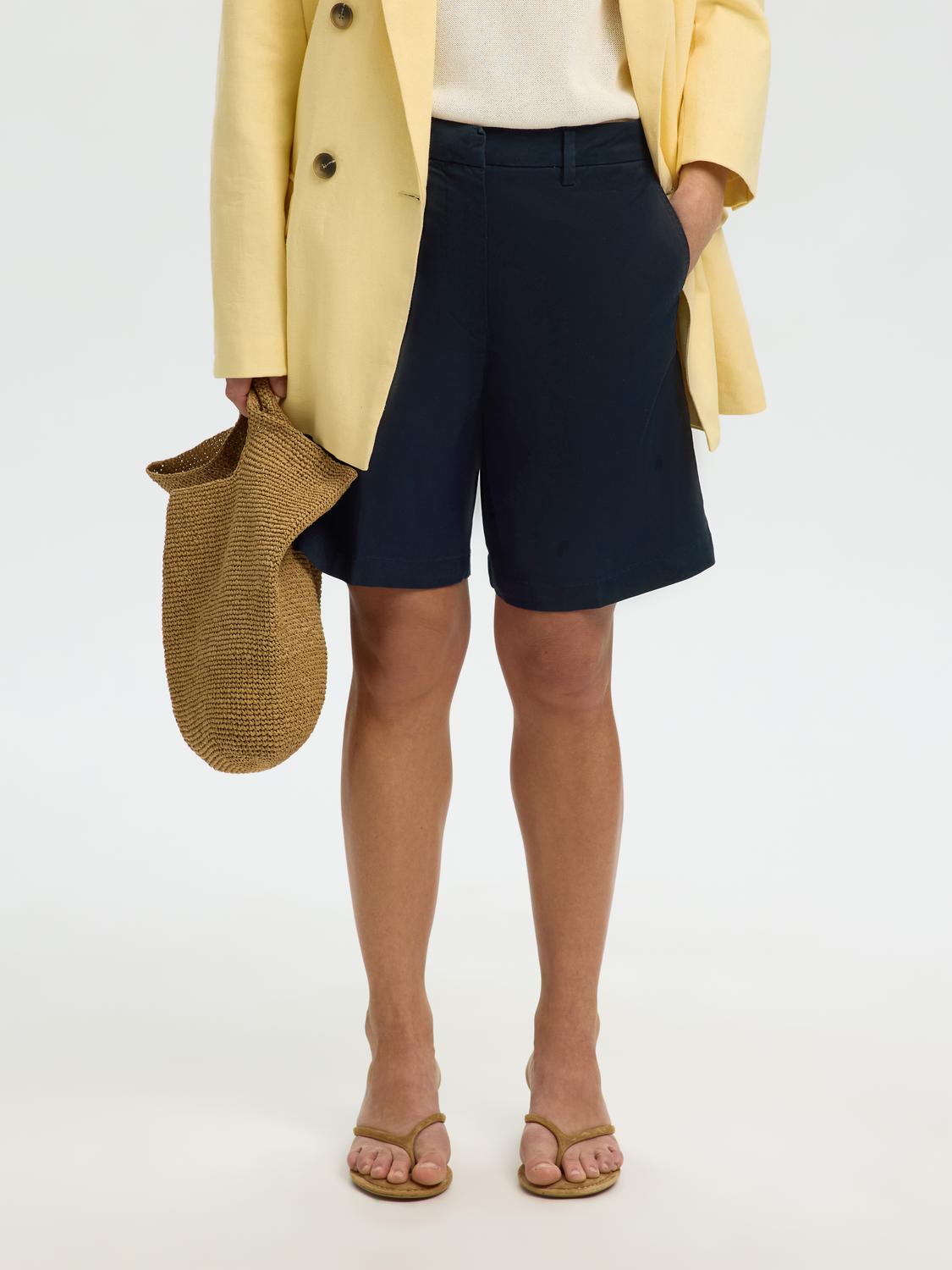 model_shot-front