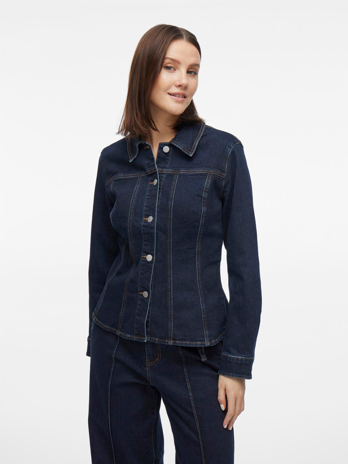model_shot-front