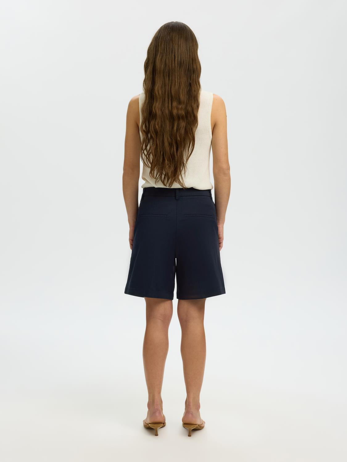 model_shot-back