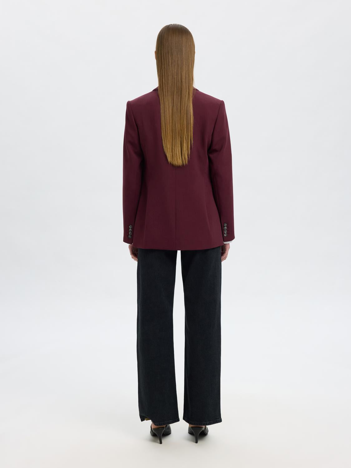 model_shot-back