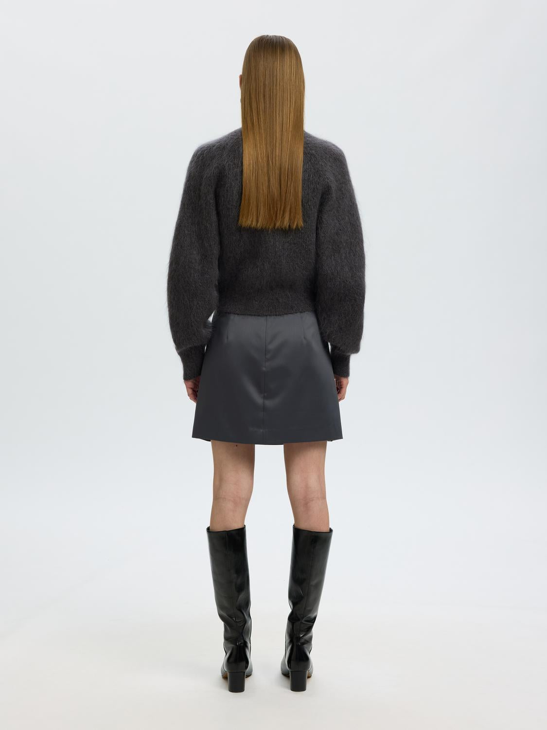 model_shot-back