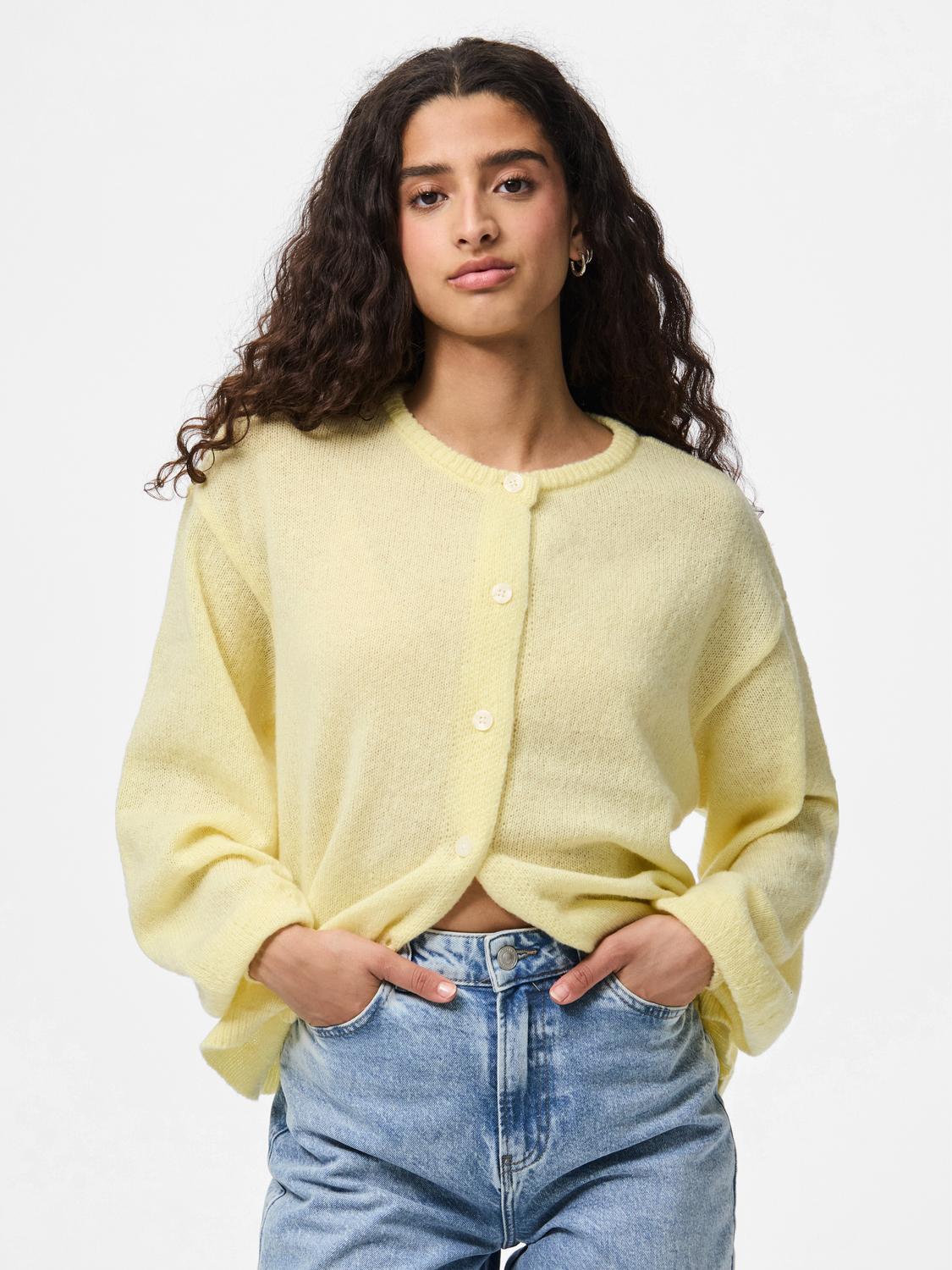model_shot-front