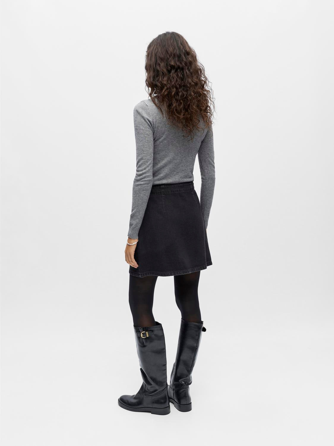model_shot-back
