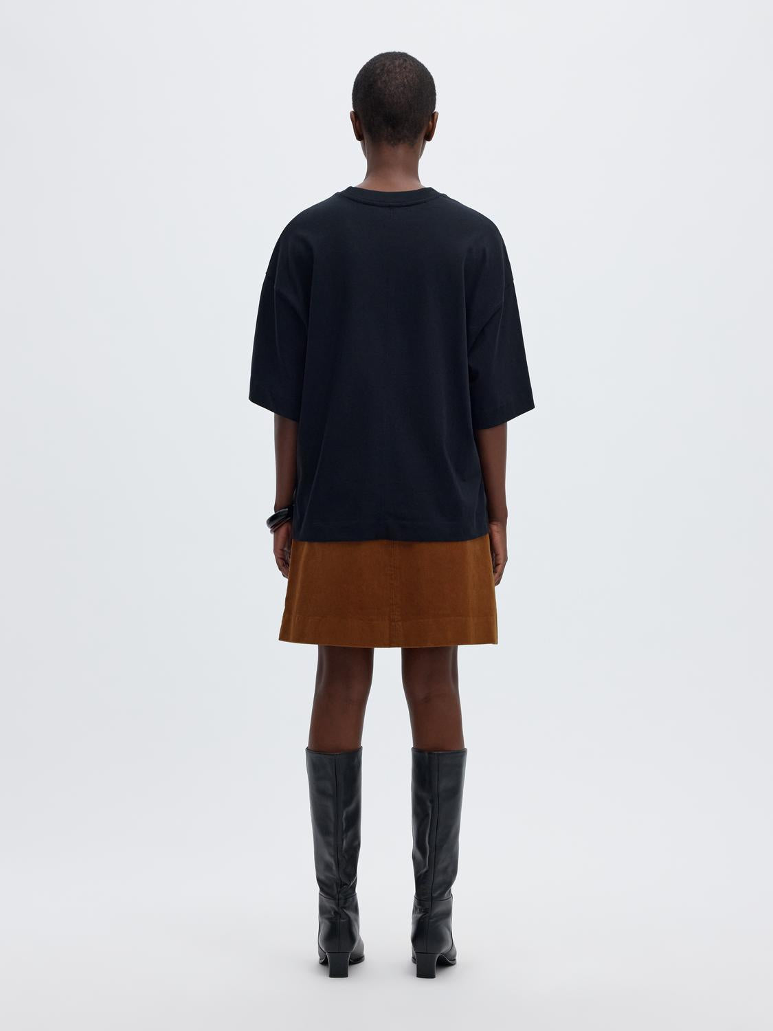 model_shot-back