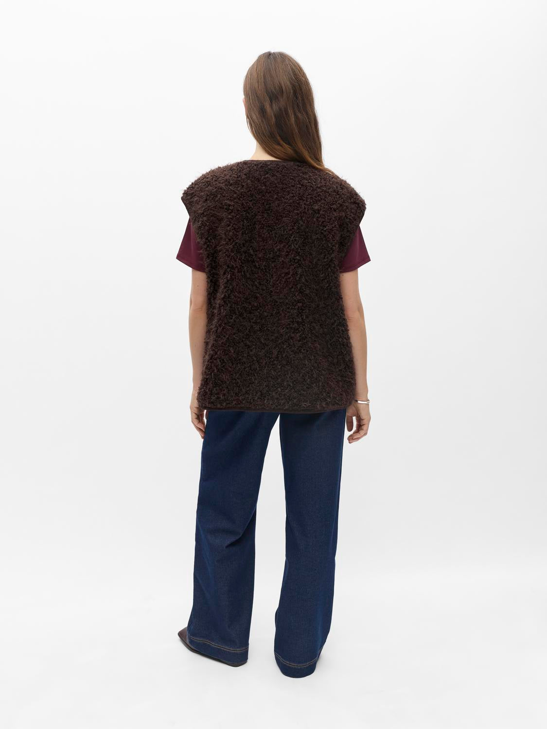 model_shot-back