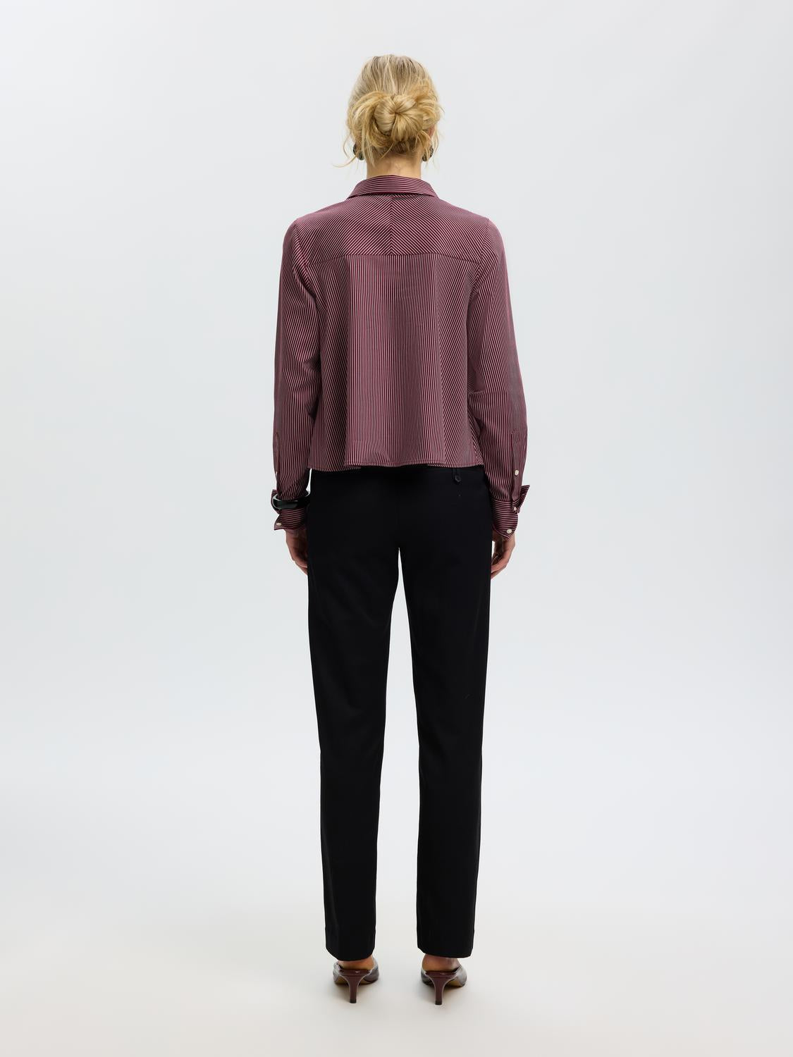 model_shot-back
