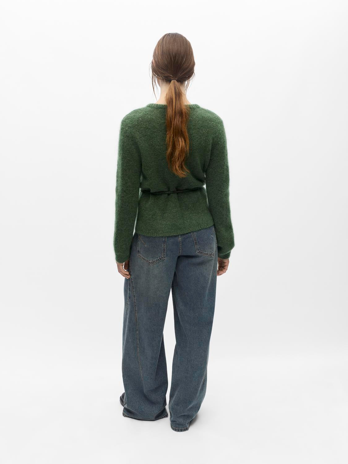 model_shot-back