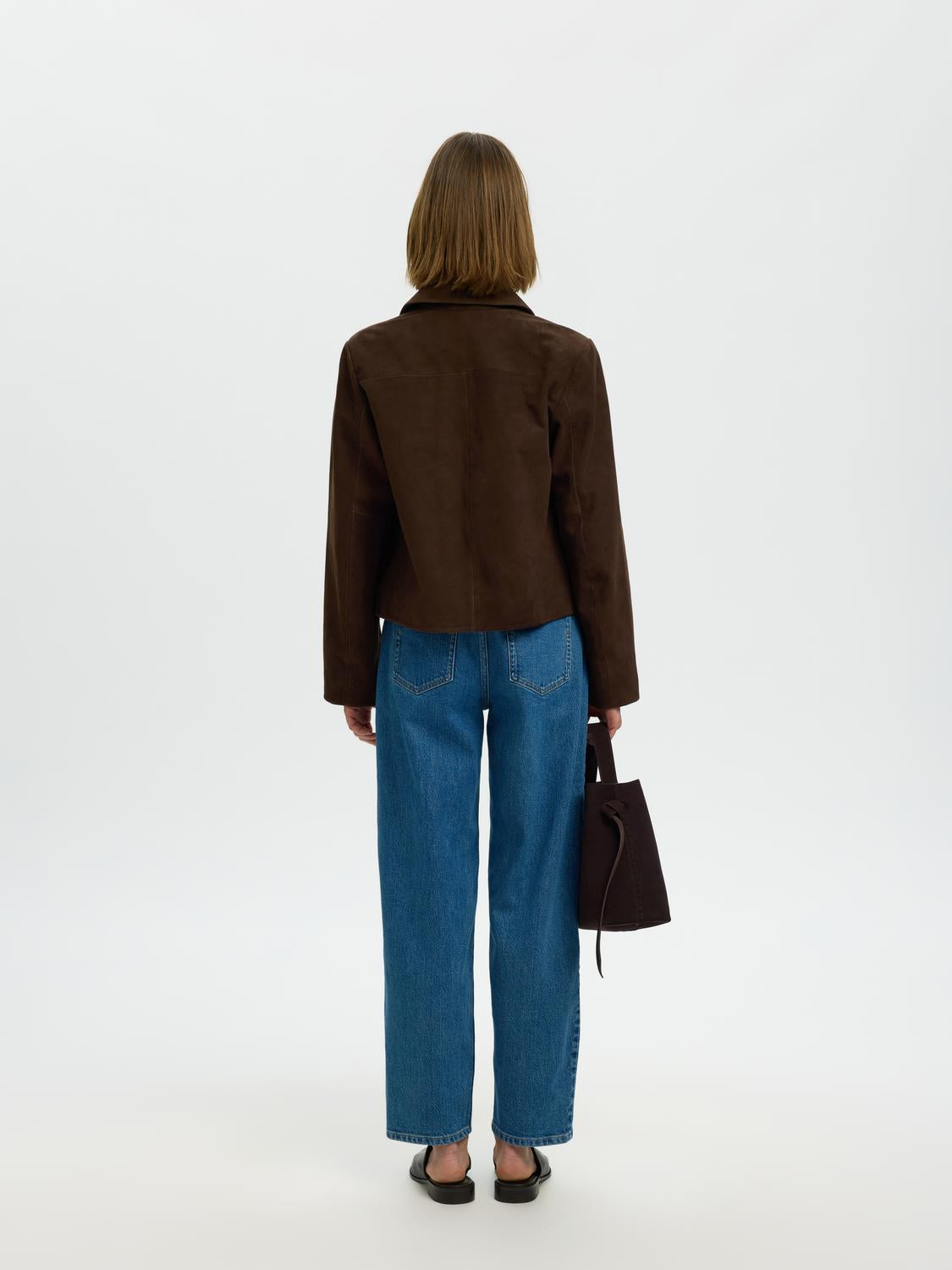 model_shot-back