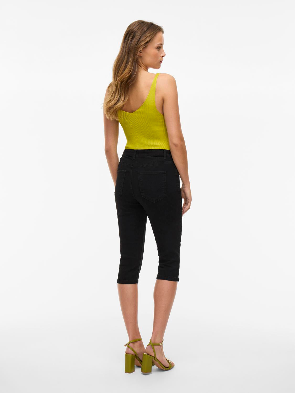 model_shot-back