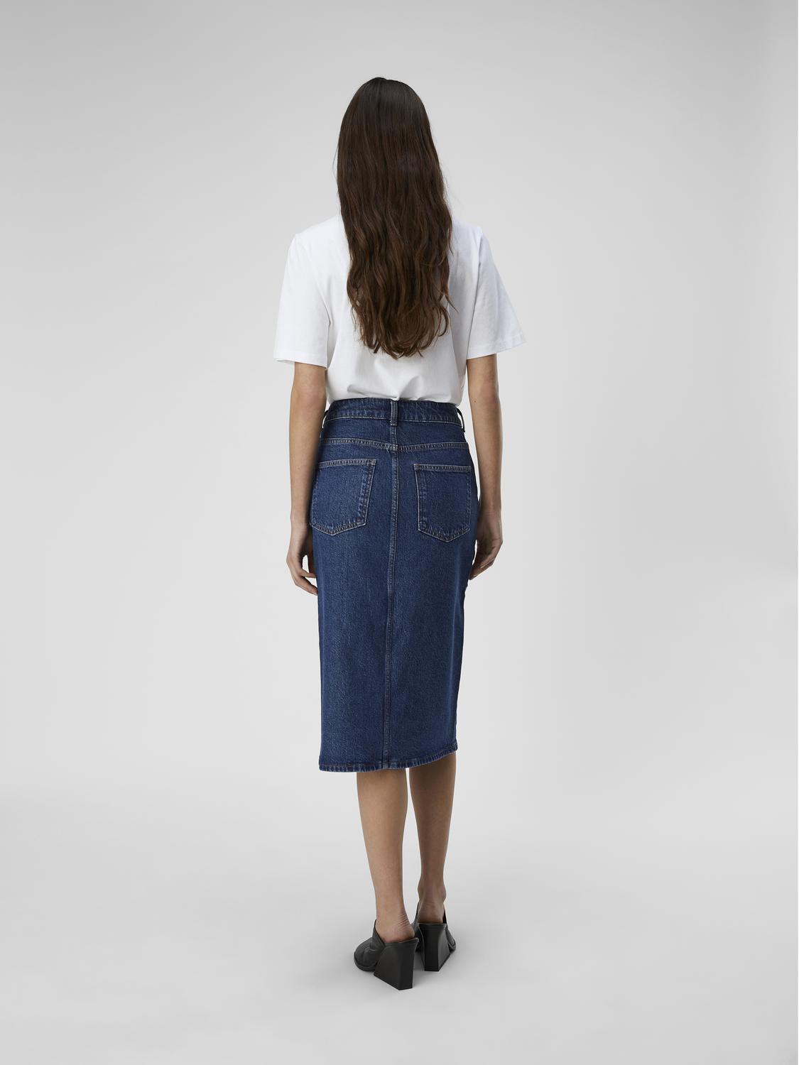 model_shot-back
