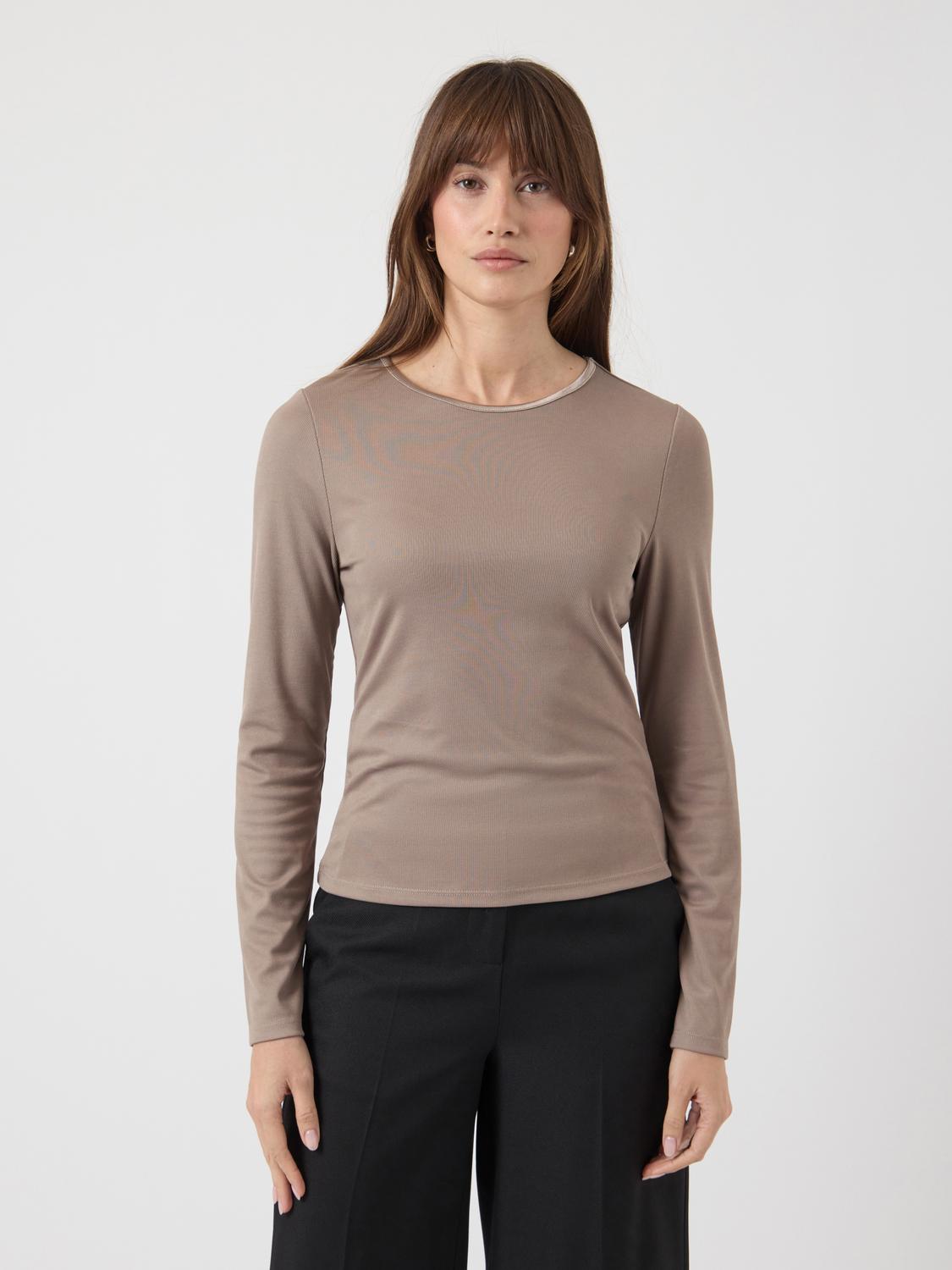 model_shot-front
