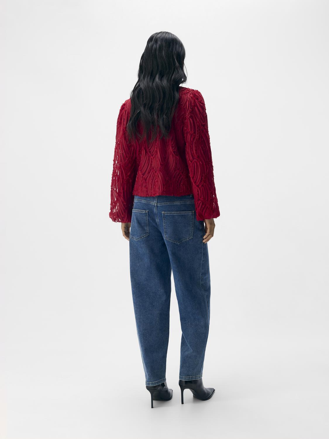 model_shot-back