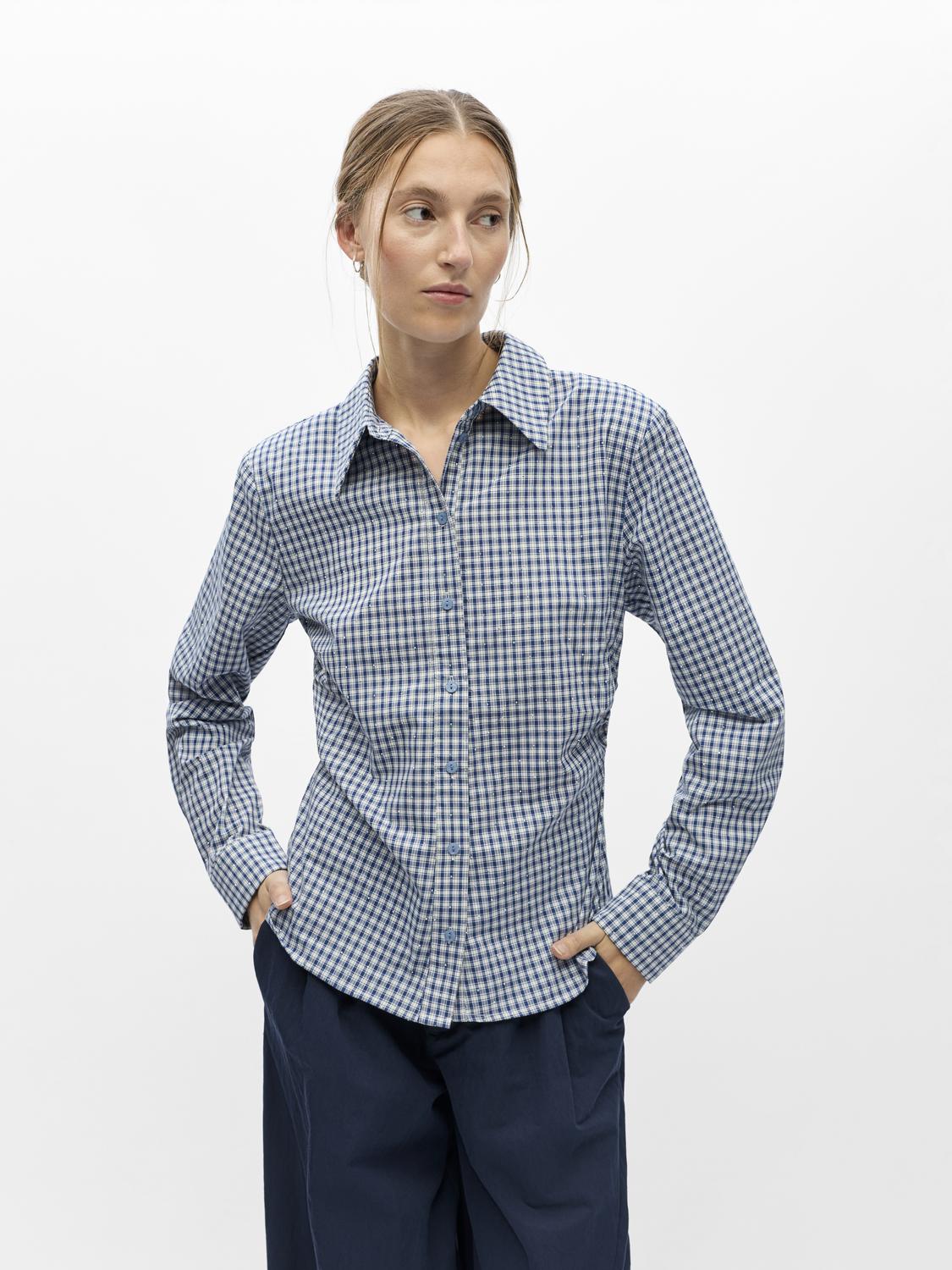 model_shot-front