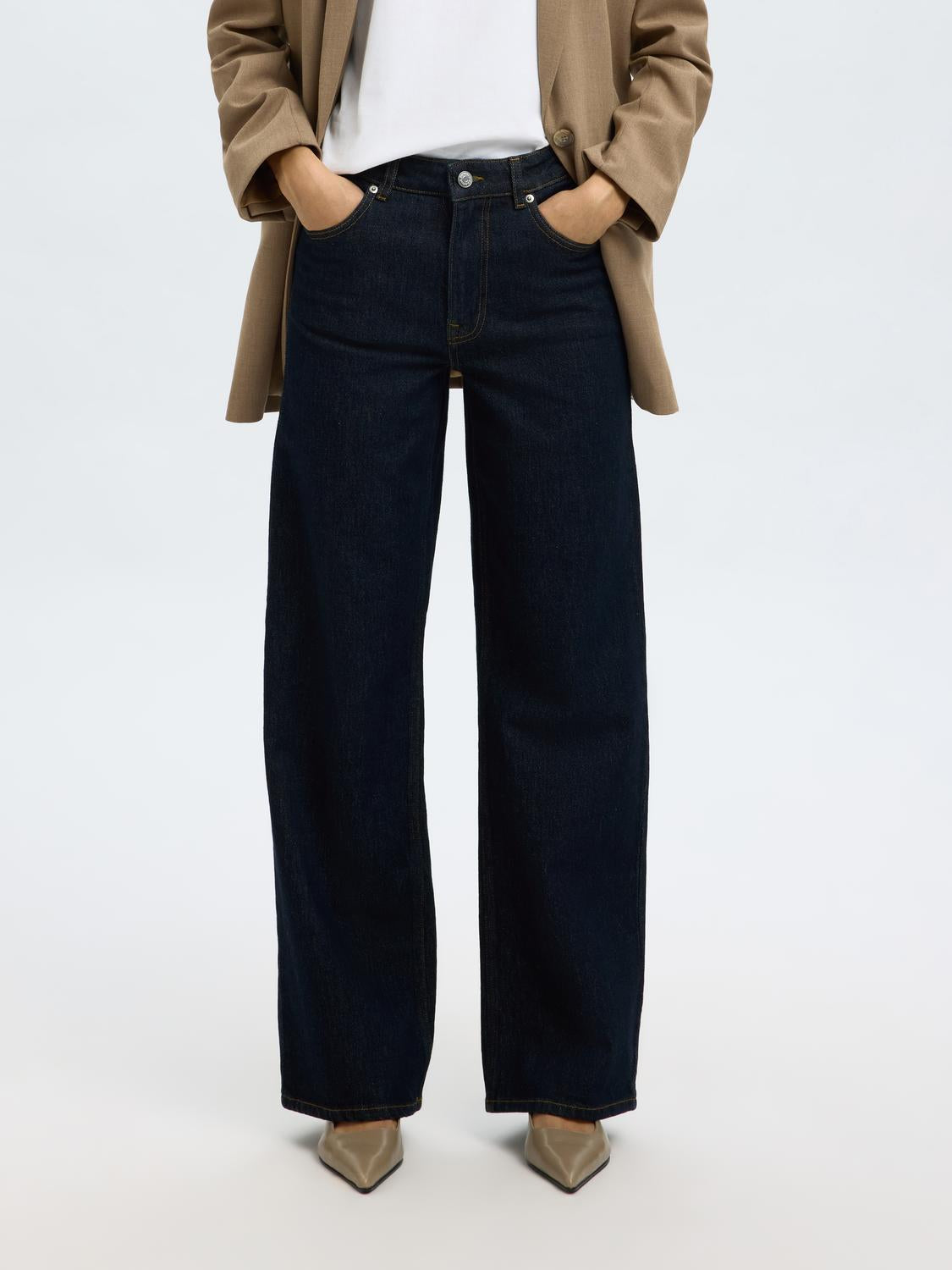 model_shot-front