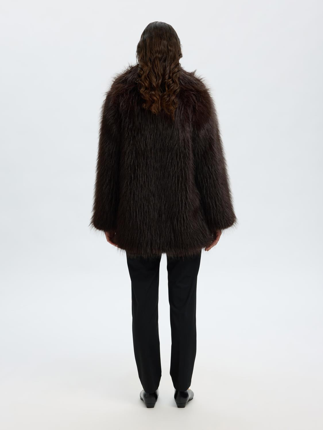 model_shot-back