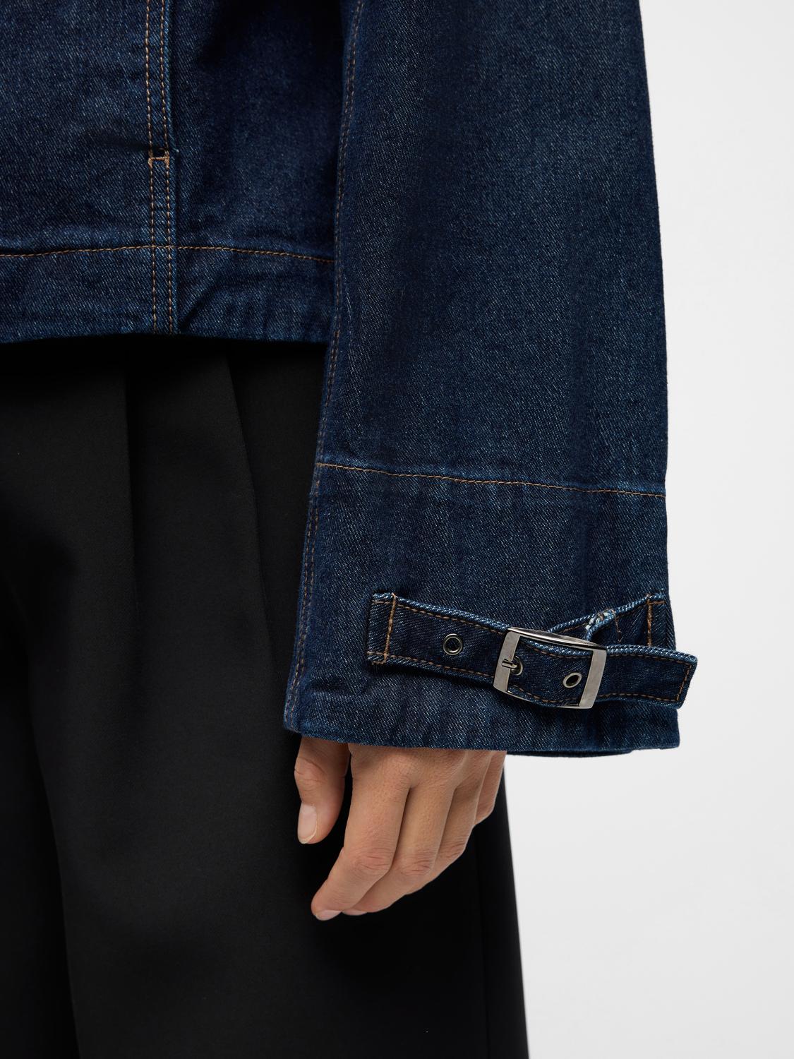 model_shot-detail