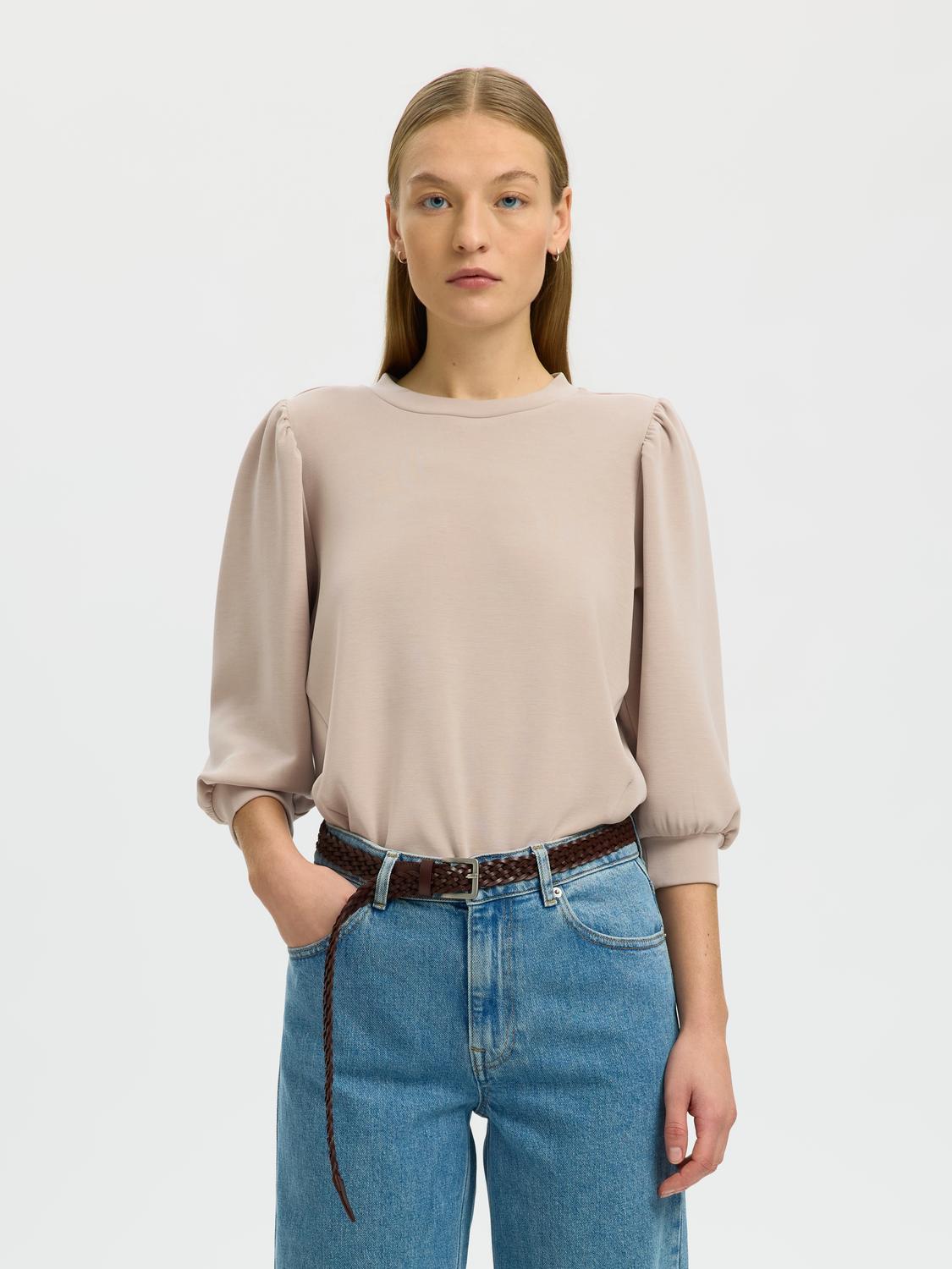 model_shot-front