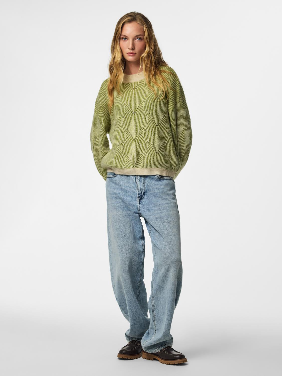 model_shot-front_full