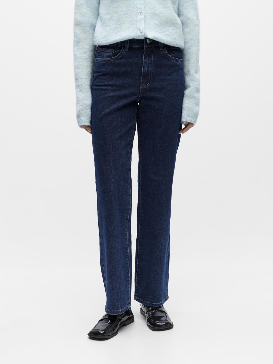 model_shot-front