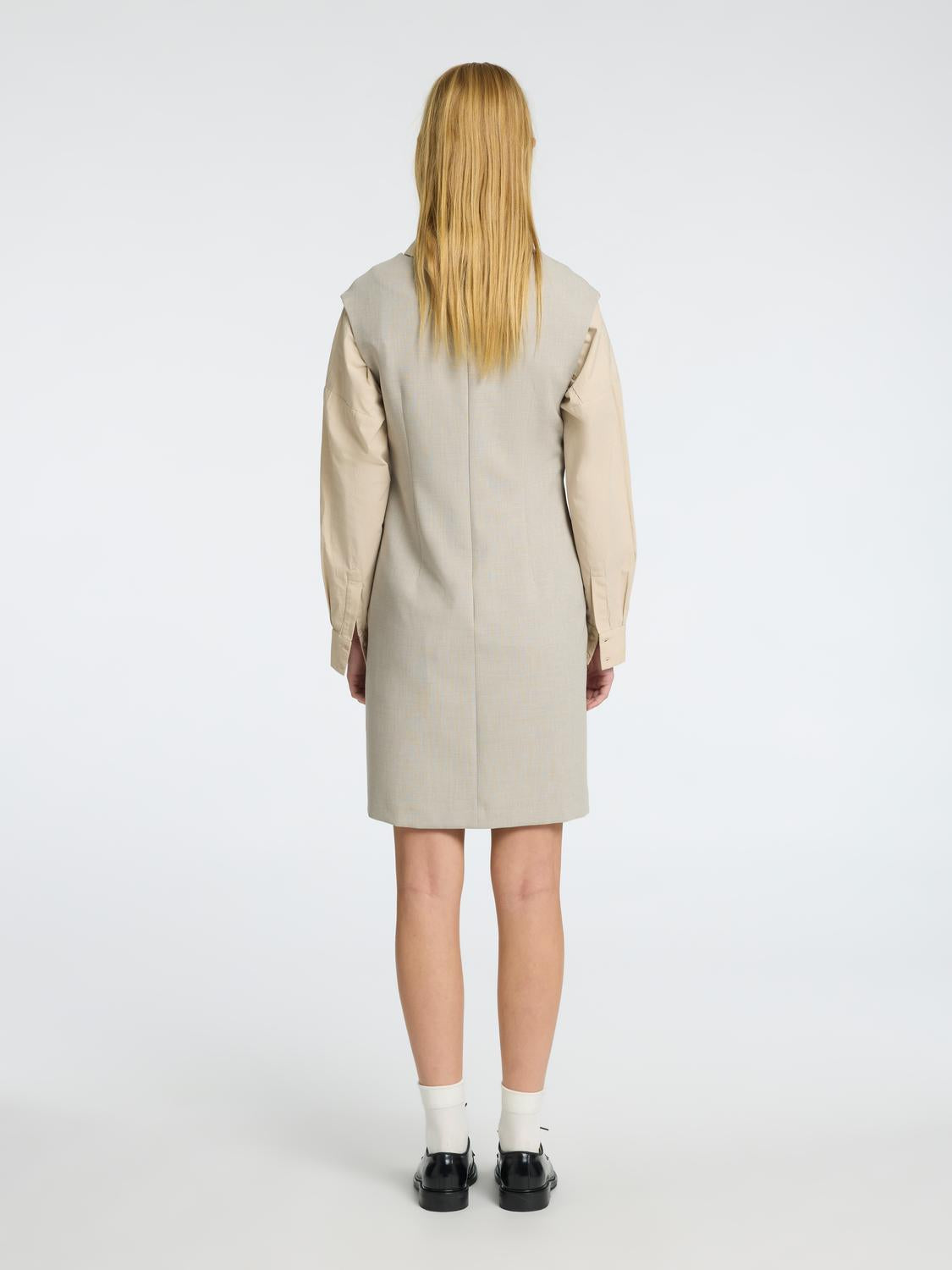 model_shot-back