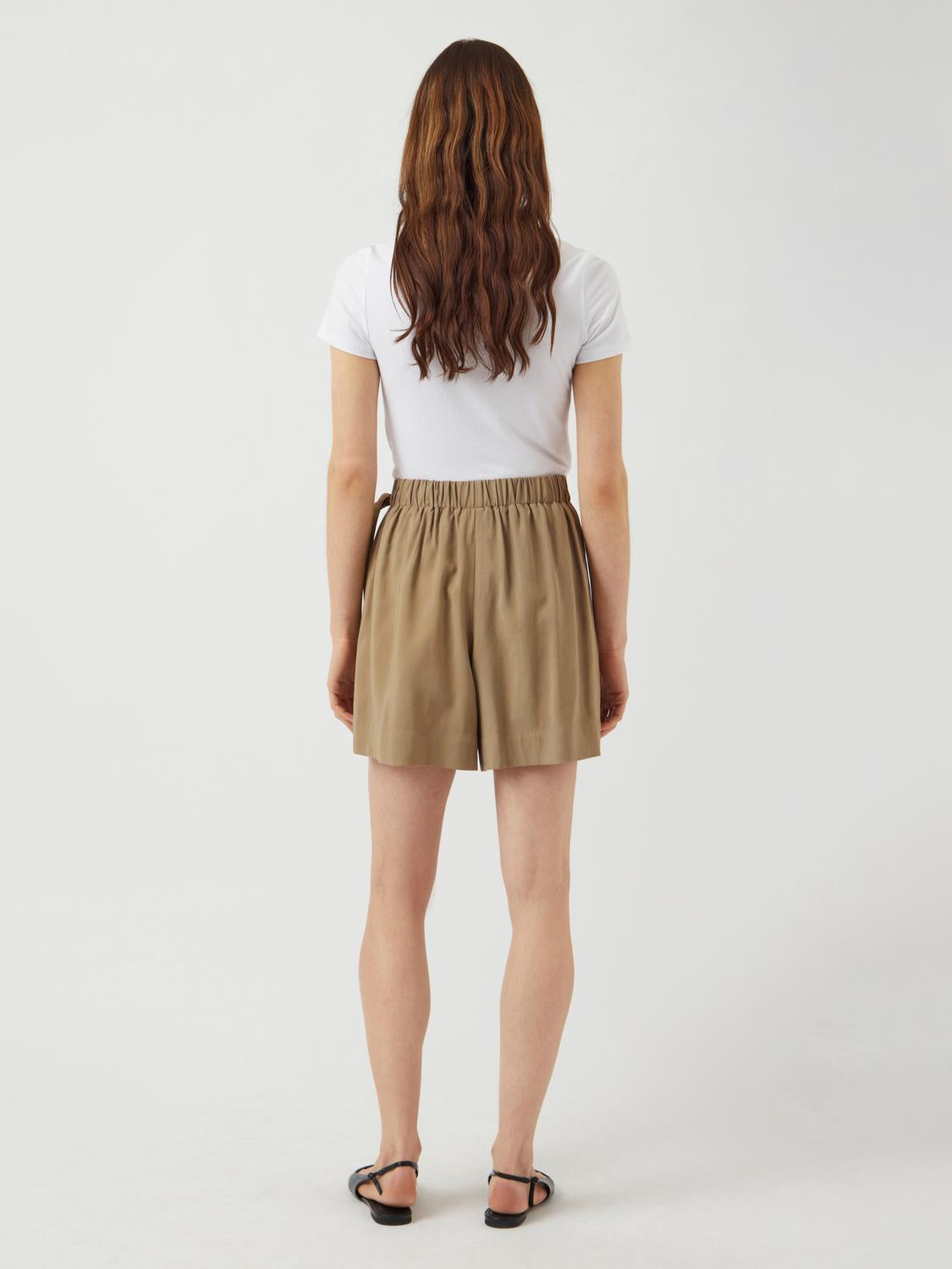 model_shot-back