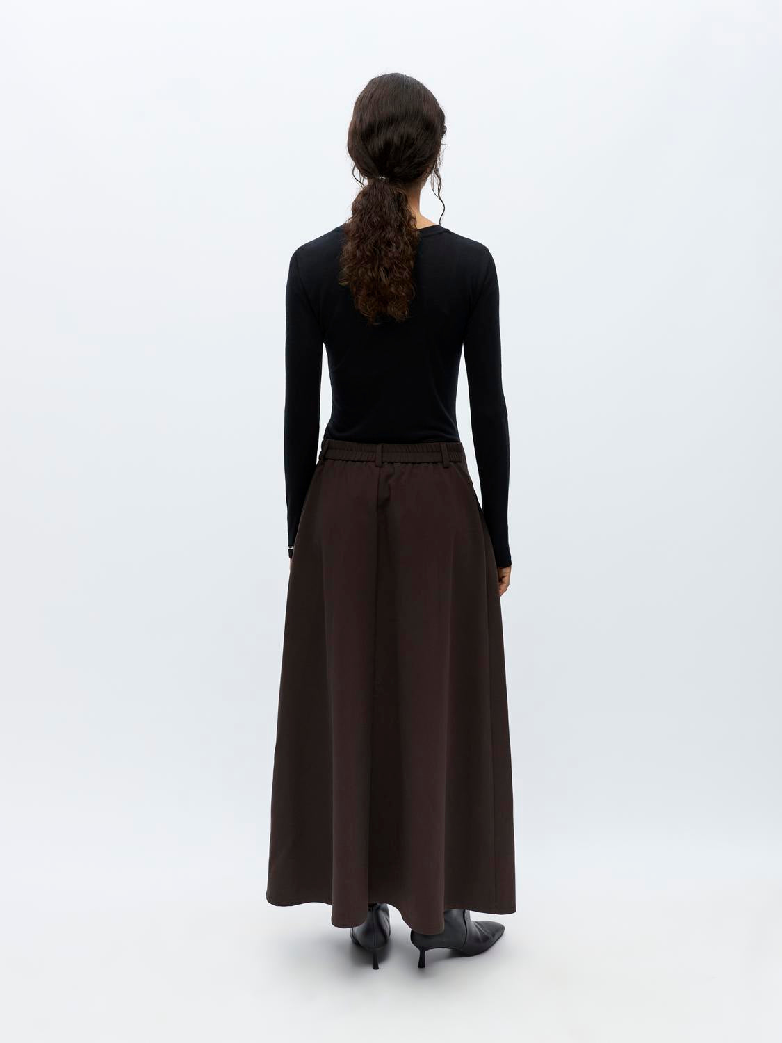 model_shot-back