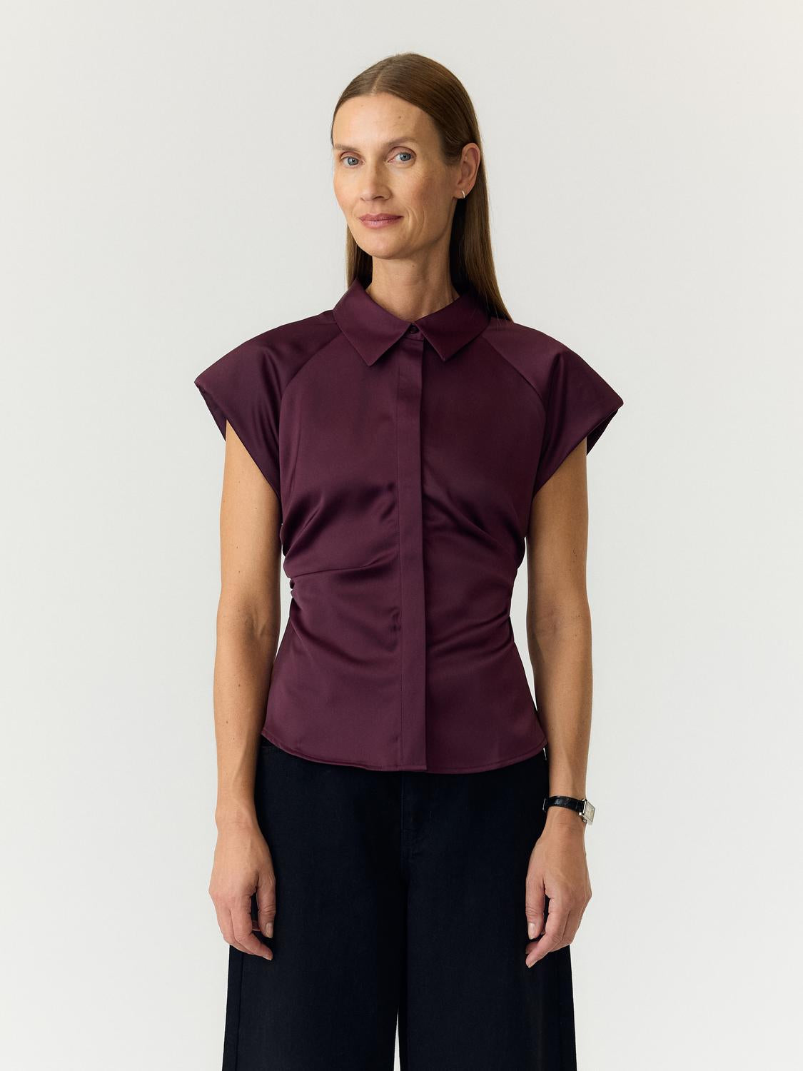 model_shot-front